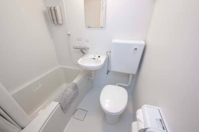 Full bathroom