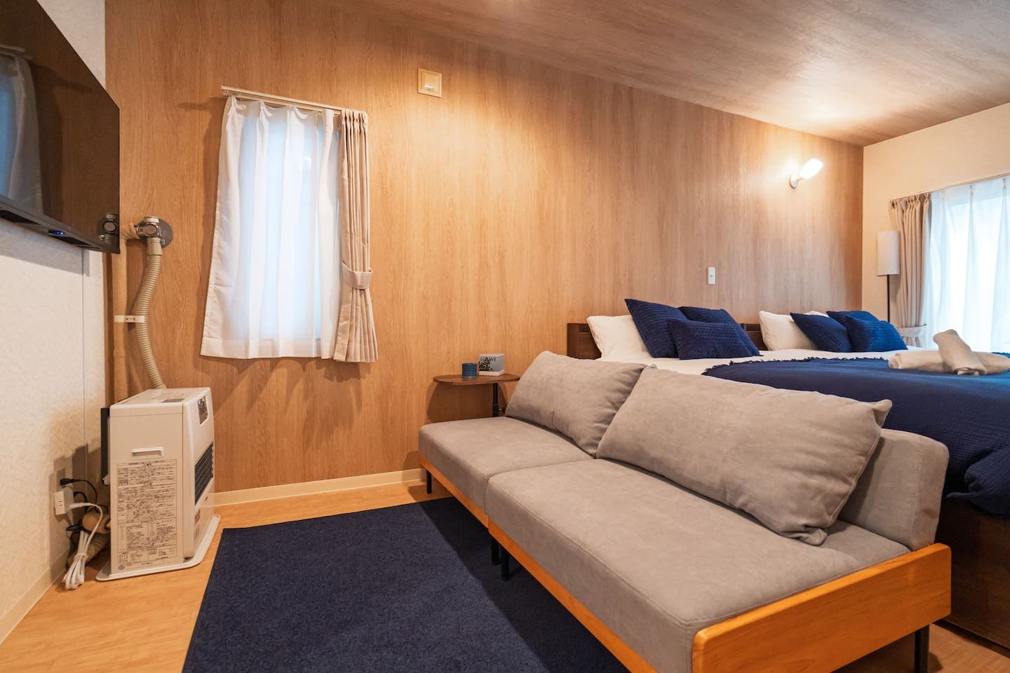 Bright, Comfortable, and Fully Equipped!
Spacious studio with a large bed, cozy sofa, and a stylish dining/workspace for up to 5 people.
Perfect for relaxing, working remotely, or enjoying a meal after a day in Sapporo.