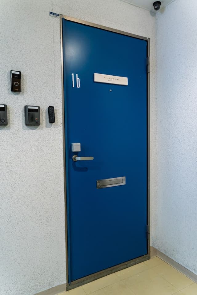 Entrance of ALL GOOD STAY SAPPORO NORTH
A refined welcome with a deep navy door and modern sign plate sets the tone for a comfortable and stylish stay.
