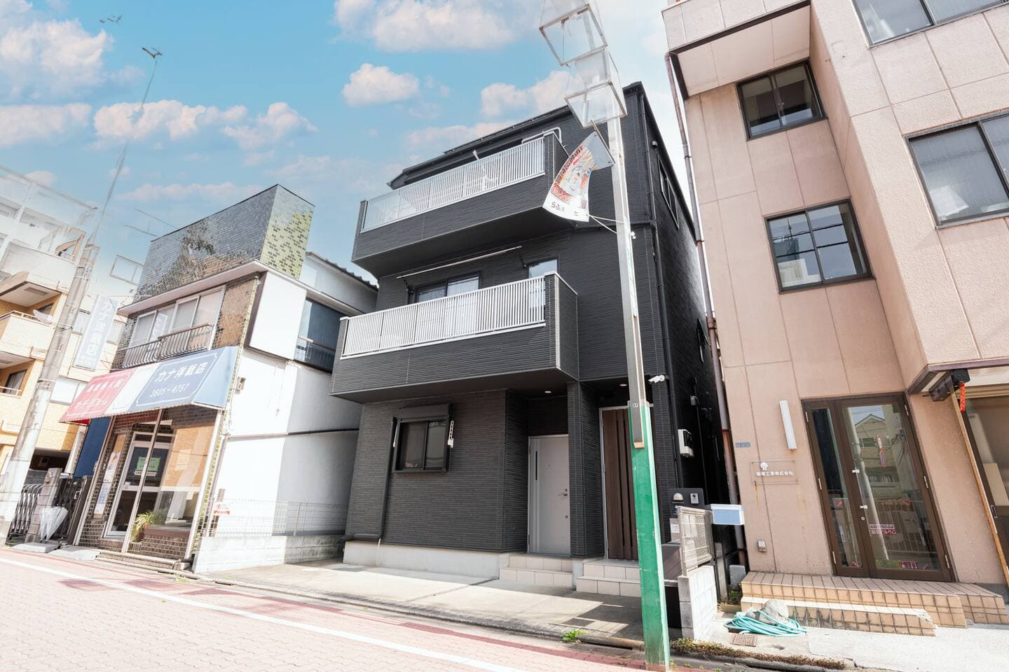 Modern 3-Story House with Free Parking｜Only 4min Walk from Kameari Station｜Perfect for Families & Groups